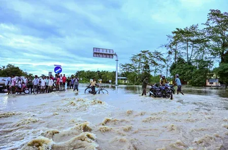 Mumbai-Ahmedabad trains cancelled as floods hit Western Railway bridge