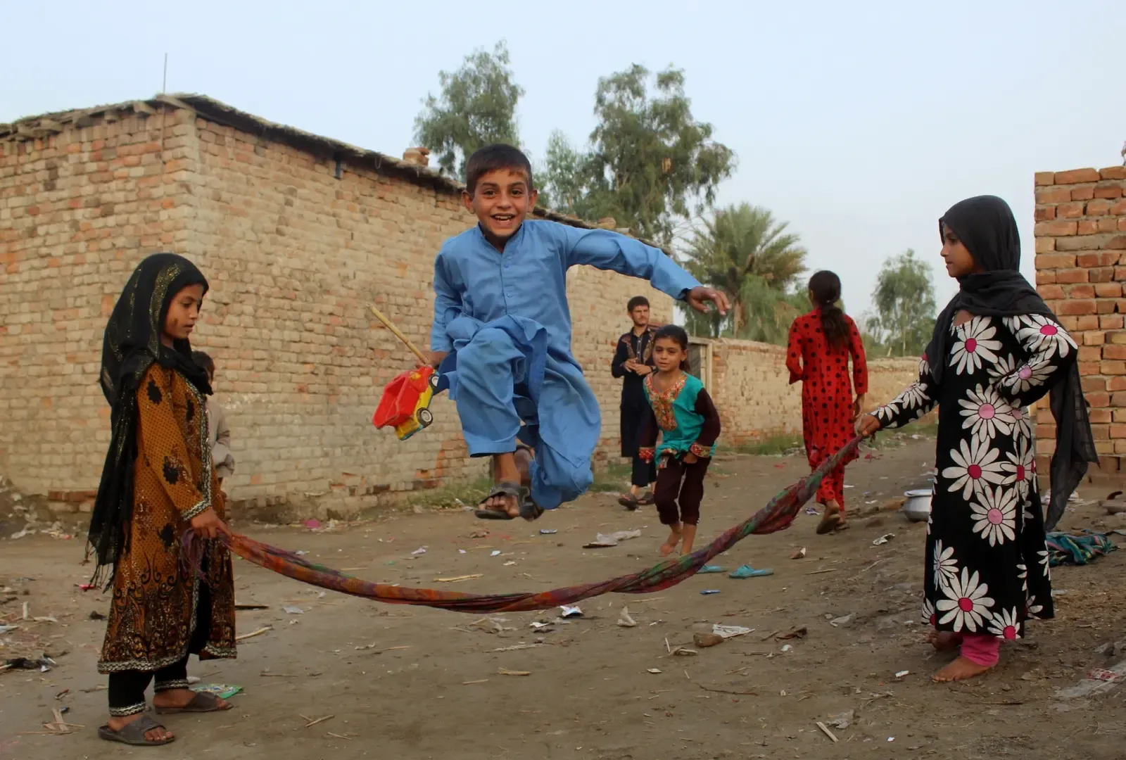 Pakistan poverty hits 29% in 2025, undercutting govt's recovery claims