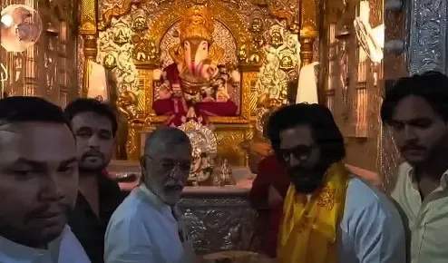 Riteish Deshmukh visits Dagadusheth temple to thank Lord Ganesha after Raja Shivaji success