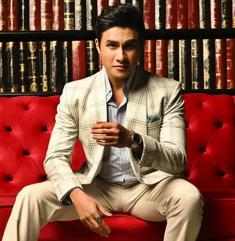 Ritwik Bhowmik: Kolkata's Timelessness Meets Modernity