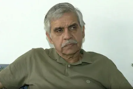 उज्ज्वला योजना में सिलेंडर कटौती पर संदीप दीक्षित का हमला — 'सरकार ने योजना को अंधकार स्कीम बनाया'