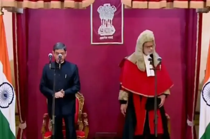 आर. एन. रवि ने पश्चिम बंगाल के नए गवर्नर के रूप में ली शपथ