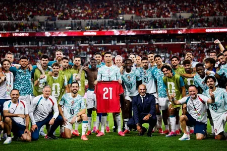 Ronaldo dons Diogo Jota's No. 21 shirt after Portugal's 2-1 World Cup win