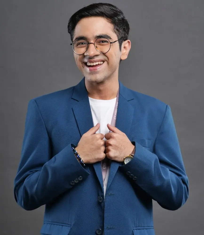 Ronit Ashra Describes ‘Swipe Crime’ as a Chance to Examine the Intricacies of the Digital Era