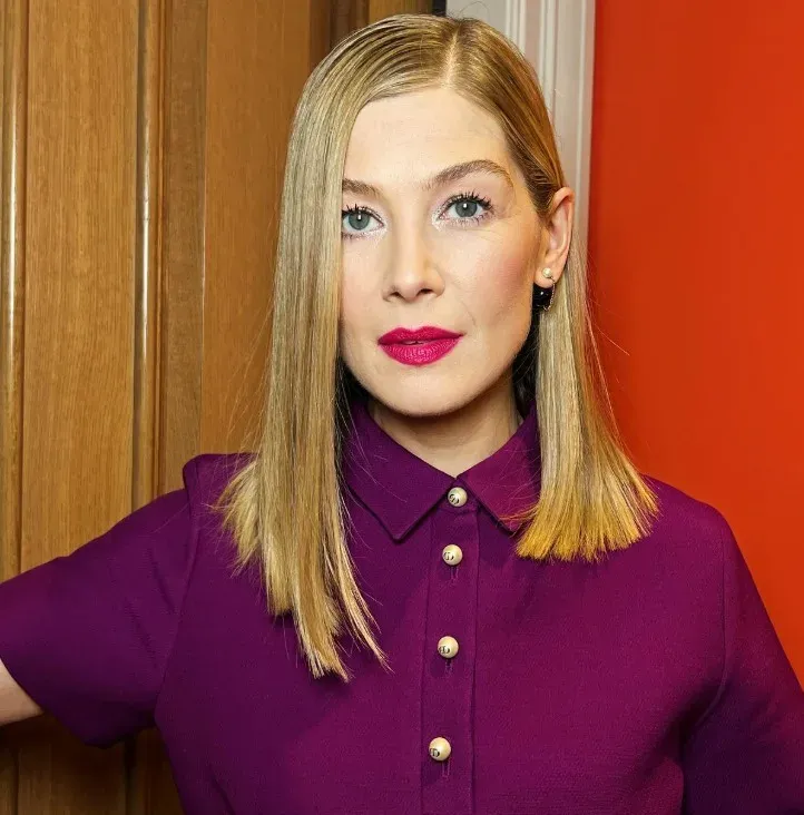 Rosamund Pike scolds texting audience member mid-play at West End