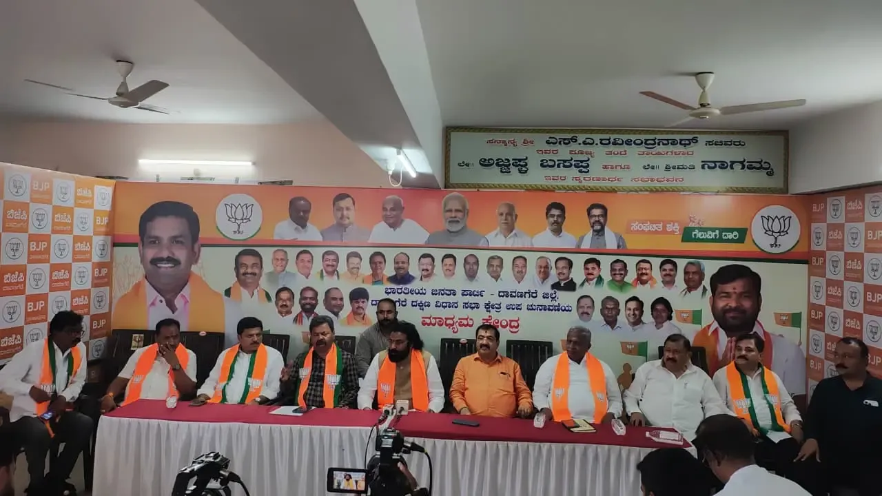 Political Clash: BJP's Sriramulu Responds to Siddaramaiah's 'Stray Bulls' Comment