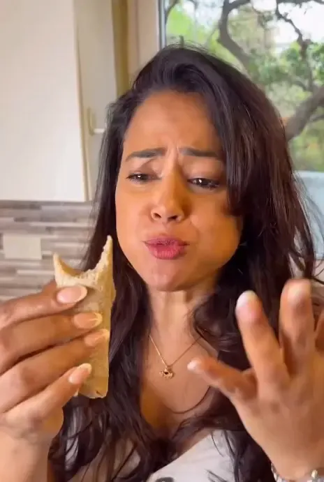 क्या ओट्स खाकर बोर हो गए हैं? समीरा रेड्डी की हेल्दी रैप रेसिपी आजमाएं!