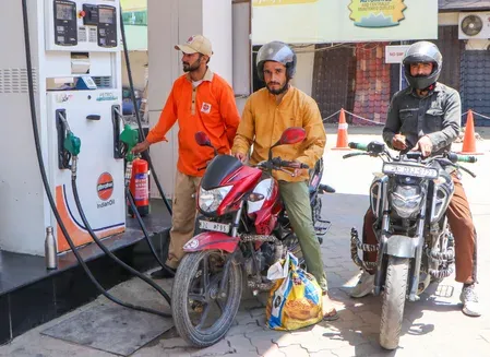 Fuel price hike of ₹3 a drop in ocean as oil firms bleed ₹1,000 crore daily