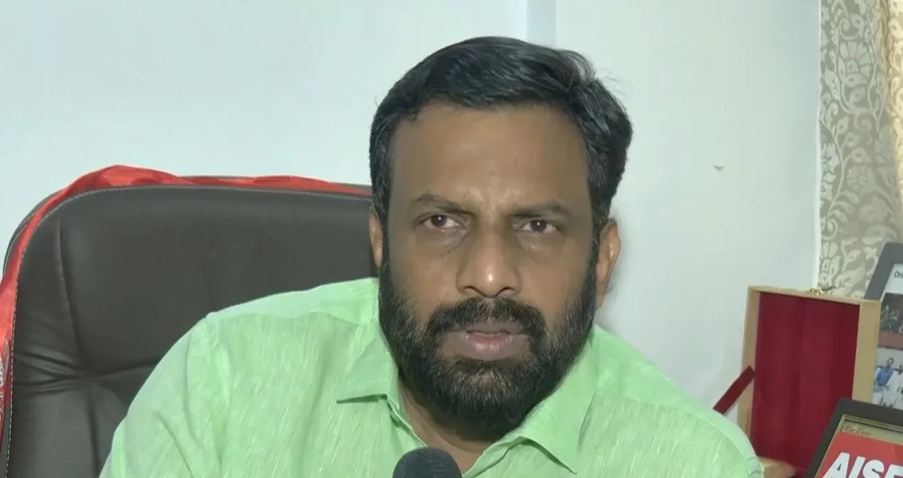 आरएसएस राष्ट्र-विरोधी संगठन है: सीपीआई सांसद संदोष कुमार का यतींद्र सिद्धारमैया की टिप्पणी को समर्थन