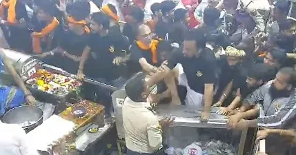 Mahakaleshwar Temple ruckus: Kanwariyas breach barricades, 4 guards hurt in Ujjain
