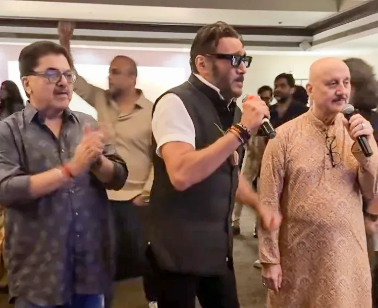 Rupali Ganguly, Jackie Shroff sing classic at Dulari Kher's birthday bash