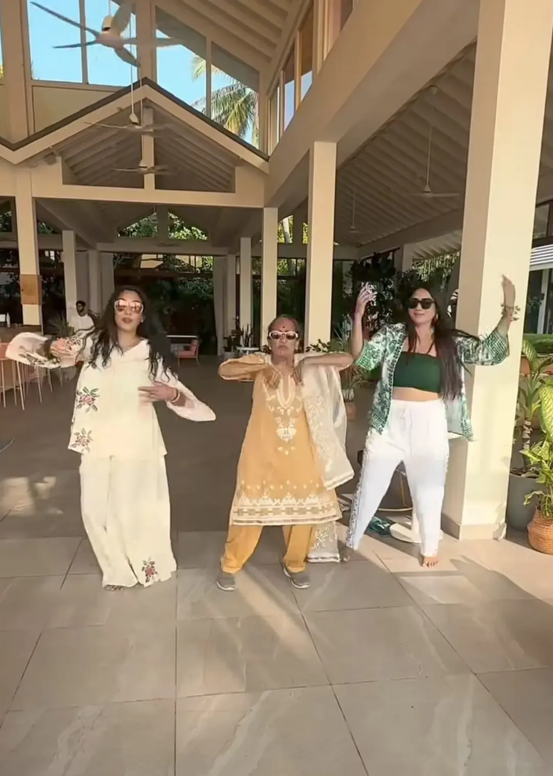 Did Rupali Ganguly Just Bring Back Priyanka Chopra and Bipasha Basu’s ‘Teri Dulhan Sajaoongi’?