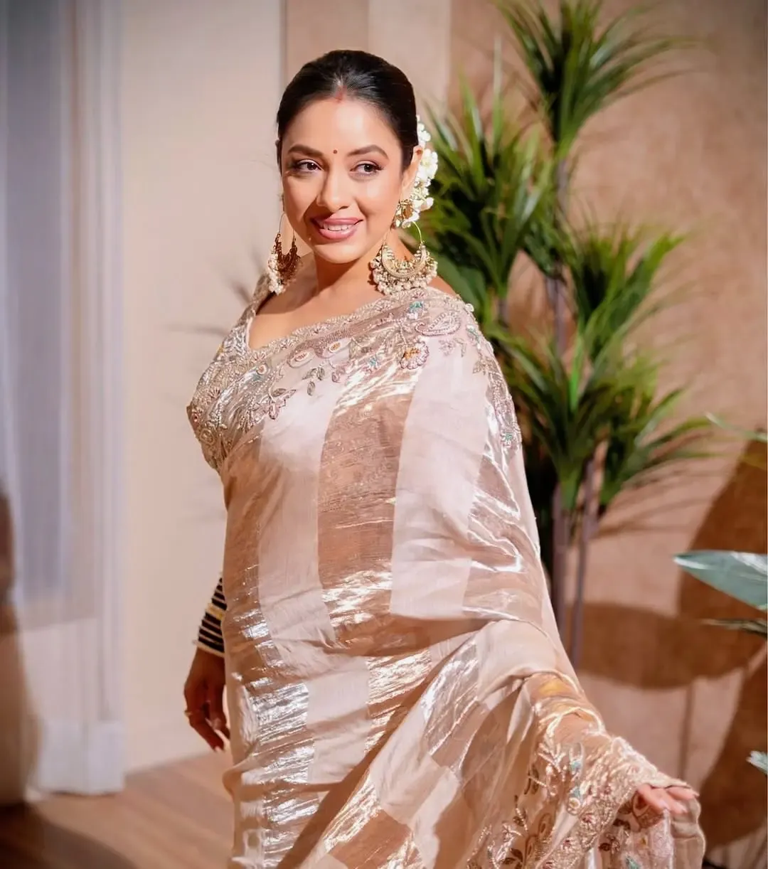 Did Rupali Ganguly Take Her Stray Dogs for a Car Ride Amidst Her Busy Schedule?