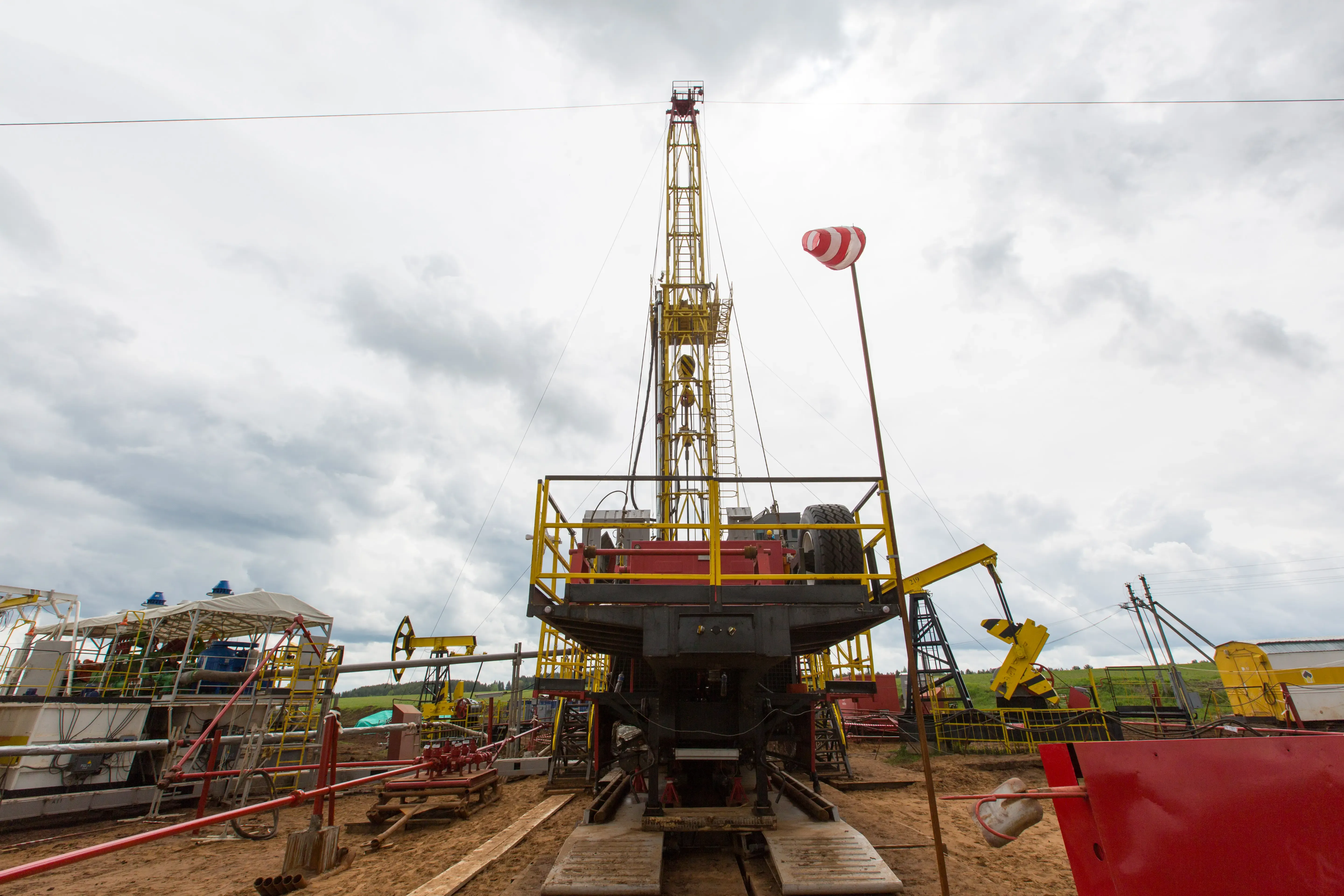 Russia Prolongs Countermeasures Against Western Oil Price Limits