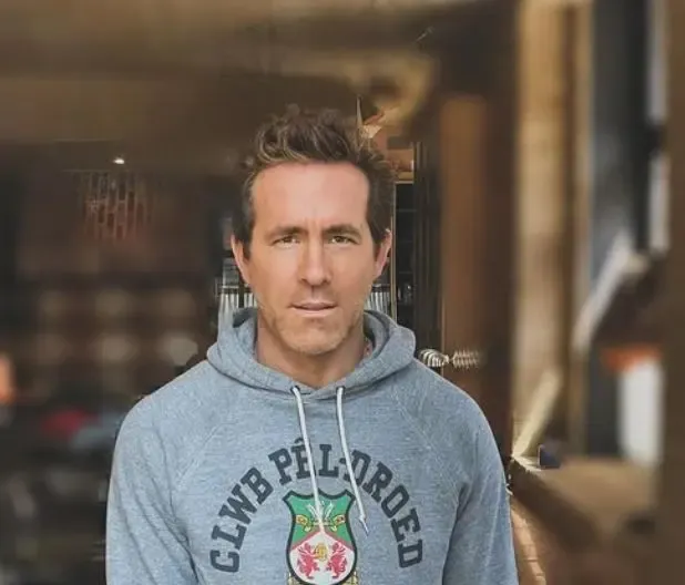 What Career Insights Did Ryan Reynolds Gain from Richard Curtis?