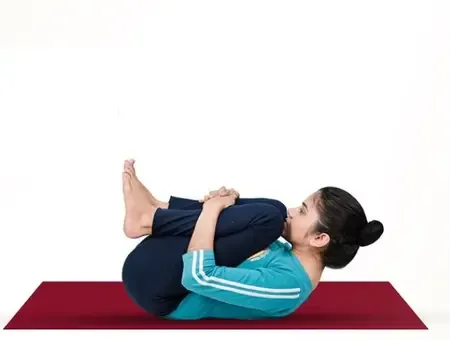 साफ नहीं होता पेट और सताती है कब्ज की समस्या? पवनमुक्तासन करेगा समाधान 