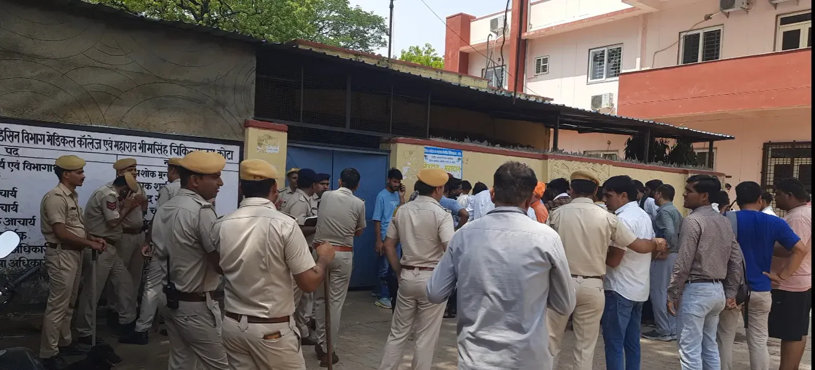 कोटा में चंद्रसाल मठ के महंत देवानंद महाराज की चाकू गोदकर हत्या, साधु-संतों ने शव उठाने से किया इनकार