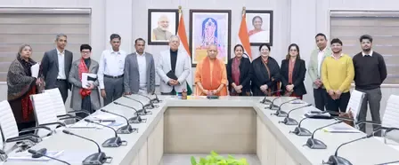 सभी अधिकारियों और कर्मचारियों के लिए कैपेसिटी बिल्डिंग कार्यक्रम को बनाएं अनिवार्य: सीएम योगी