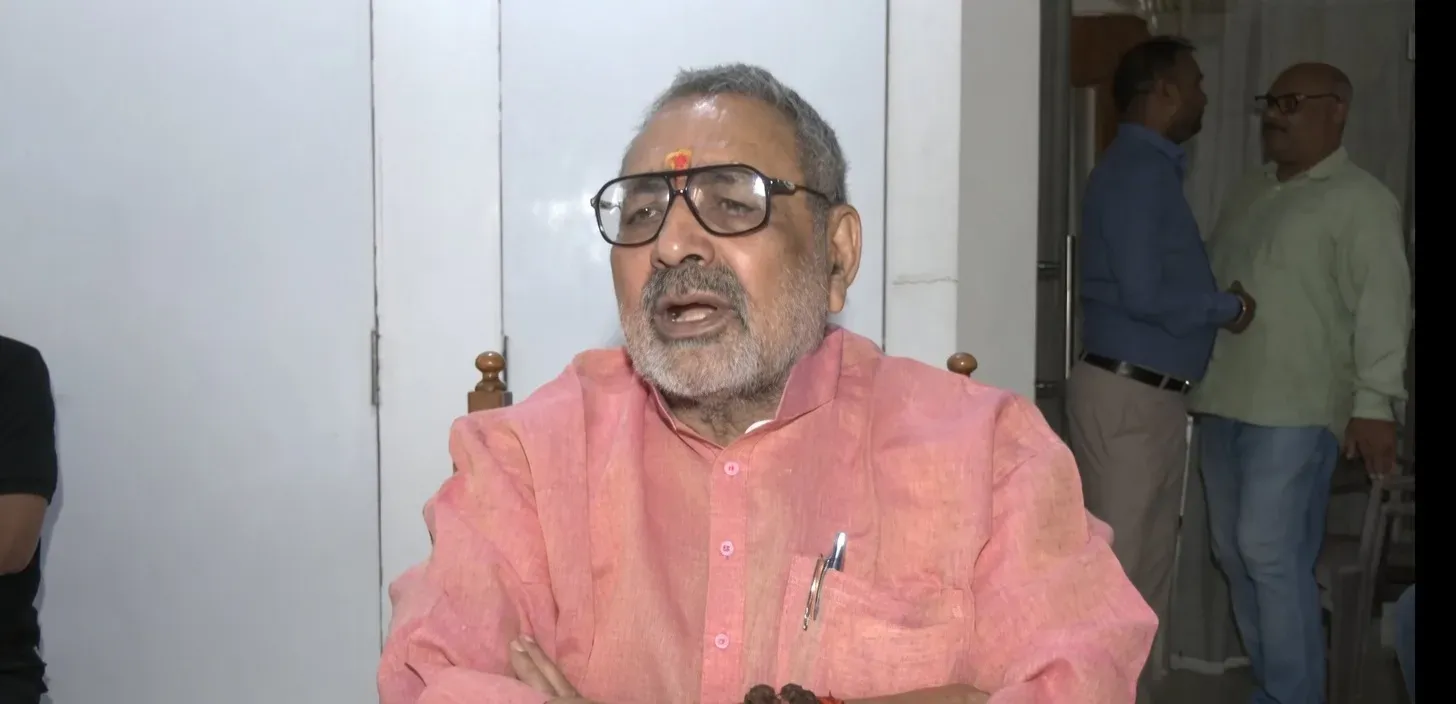 सड़क पर नमाज रोकने के आदेश पर गिरिराज सिंह ने सभी मुख्यमंत्रियों को दिया धन्यवाद
