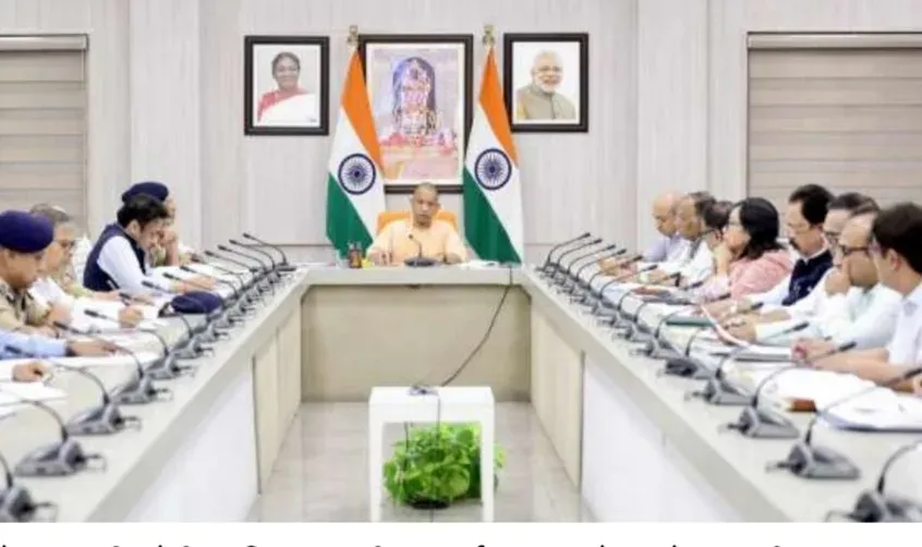 सीएम योगी का निर्देश: सभी थानों की CCTV मॉनिटरिंग के लिए बने सेंट्रल डैशबोर्ड, पुलिस रेडियो नेटवर्क होगा हाईटेक