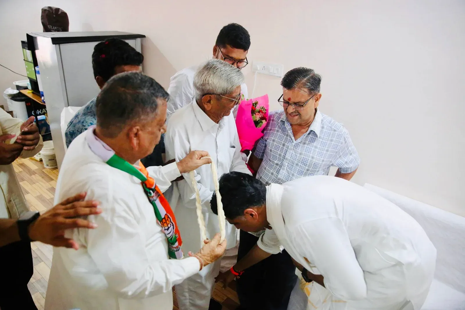 Sachin Pilot Meets Former Block Chief in Saabla