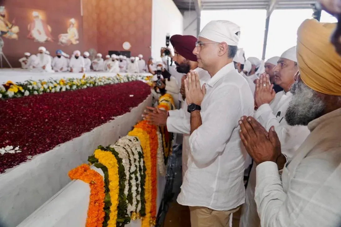 Sachin Pilot meets Namdhari Sikh spiritual head Satguru Uday Singh Ji