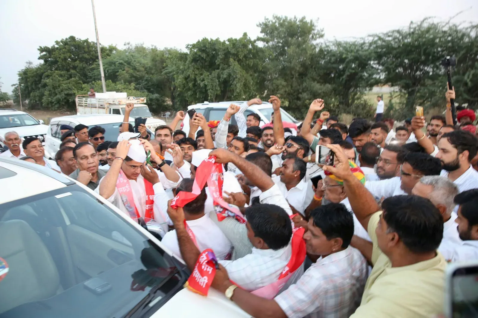 Sachin Pilot Meets Party Workers on Kishangarh Road