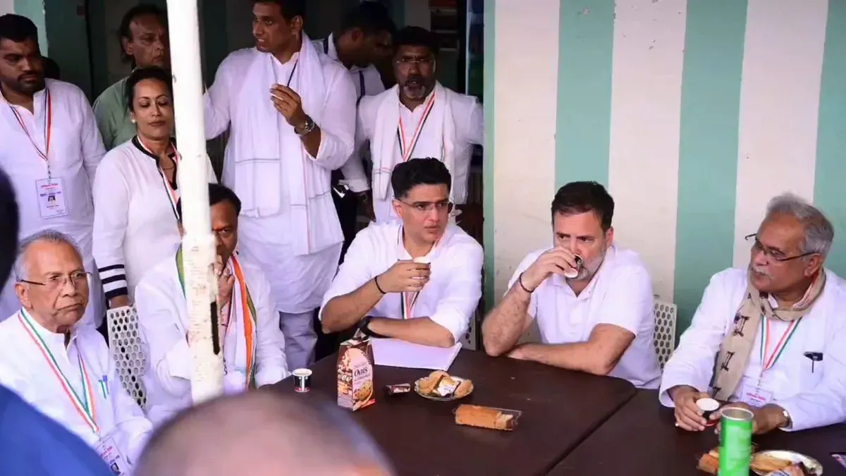 Sachin Pilot, Rahul Gandhi Share Chai at Roadside Stall