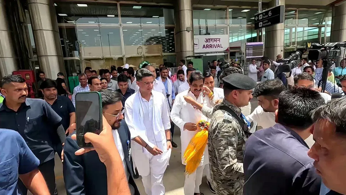 Sachin Pilot Receives KC Venugopal at Jaipur Airport
