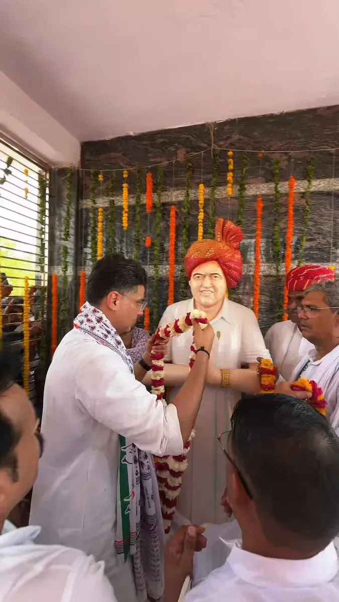 Sachin Pilot Unveils Father Rajesh Pilot's Statue in Karauli