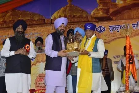What Core Messages of Sacrifice and Service to Humanity Did Guru Teg Bahadur's Life Convey?