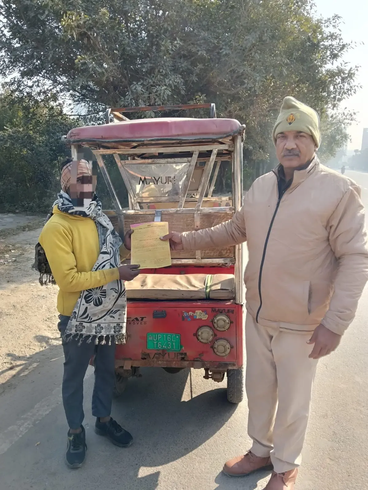 क्या नोएडा में सड़क सुरक्षा माह के तहत अभियान ने लापरवाह चालकों को सख्त सजा दी?