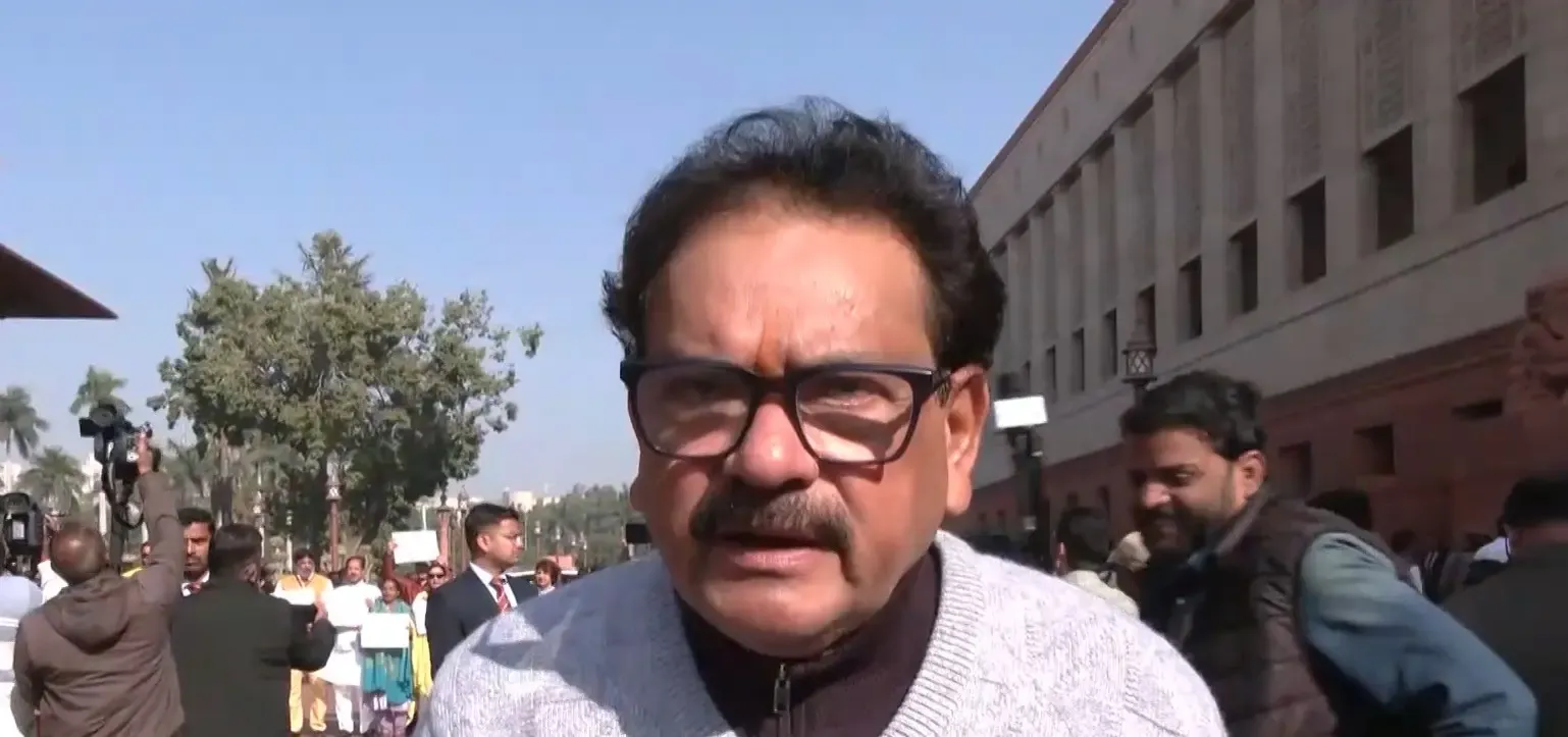 क्या सदन छोड़कर विदेश जाना गंभीरता की कमी दर्शाता है? केंद्रीय मंत्री ने राहुल गांधी की यात्रा पर क्या कहा?