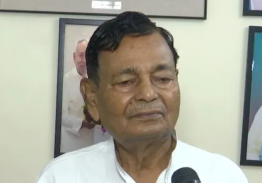 भूख हड़ताल नहीं, संसद में चर्चा से निकले हल: जेडीयू सांसद दिलेश्वर कामैत