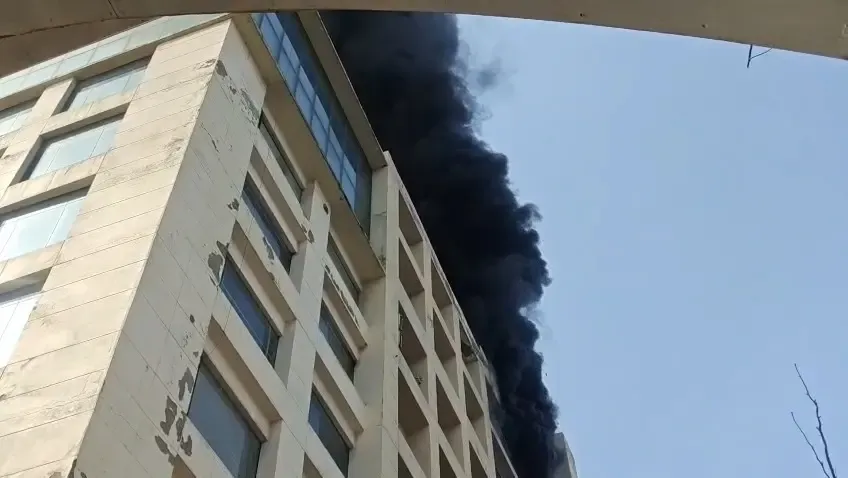 साहिबाबाद के बनाना ट्री होटल में भीषण आग, 18 लोग सुरक्षित बचाए; 9 दमकलें मौके पर