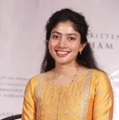 Sai Pallavi's Visit to Kashi Vishwanath Temple