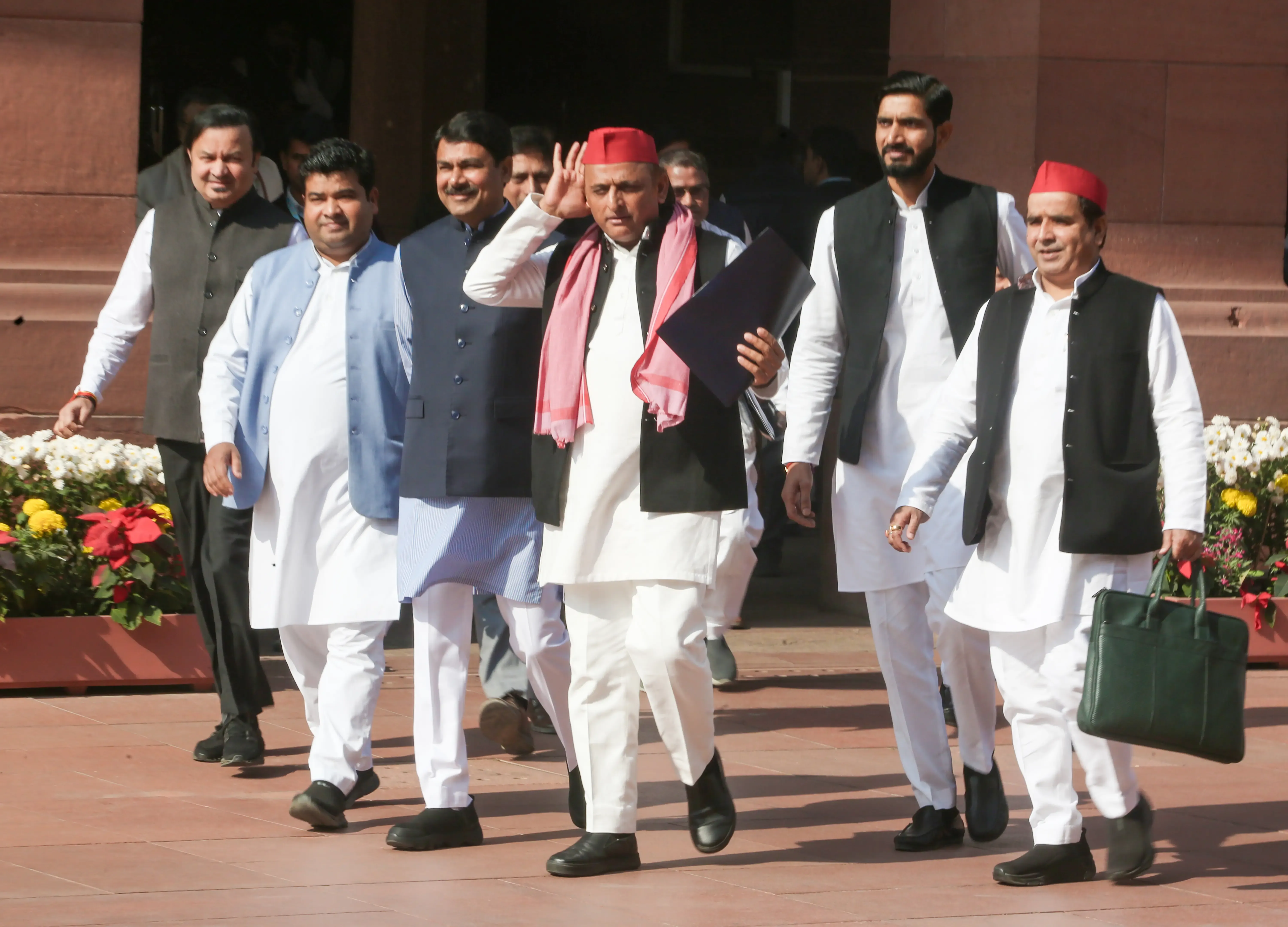 क्या सरकार मतदाता सूची में एसआईआर कराकर साजिश कर रही है: सपा?