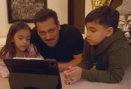 एक्टर सलमान खान ने भांजे-भांजी के साथ 'मातृभूमि' गाते हुए वीडियो किया शेयर  