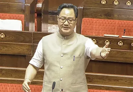 समय और तारीख तय करे विपक्ष, पेपर लीक पर चर्चा के लिए सरकार तैयार : किरेन रिजिजू
