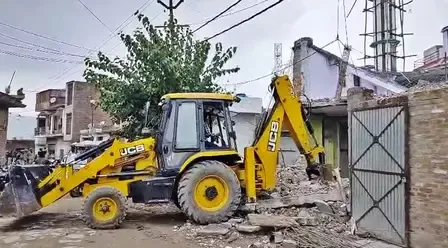 संभल : चंदौसी में नगरपालिका की जमीन से हटाई गई रजा-ए-मुस्तफा मस्जिद, मीनार भी ध्वस्त