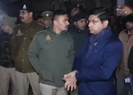 संभल में बिजली चोरी के खिलाफ बड़ा अभियान, सड़कों पर उतरे डीएम-एसपी
