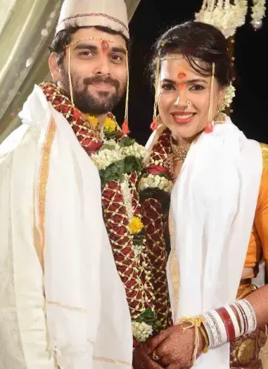 क्या समीरा रेड्डी ने पति अक्षय को खास अंदाज में सालगिरह की बधाई दी?