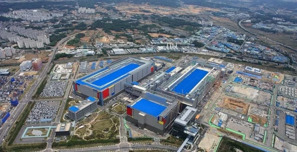 Samsung, SK hynix corporate taxes hit $8.1 billion in H1 2026