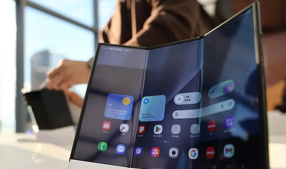 Has Samsung Dominated Global Foldable Phone Shipments in Q3?