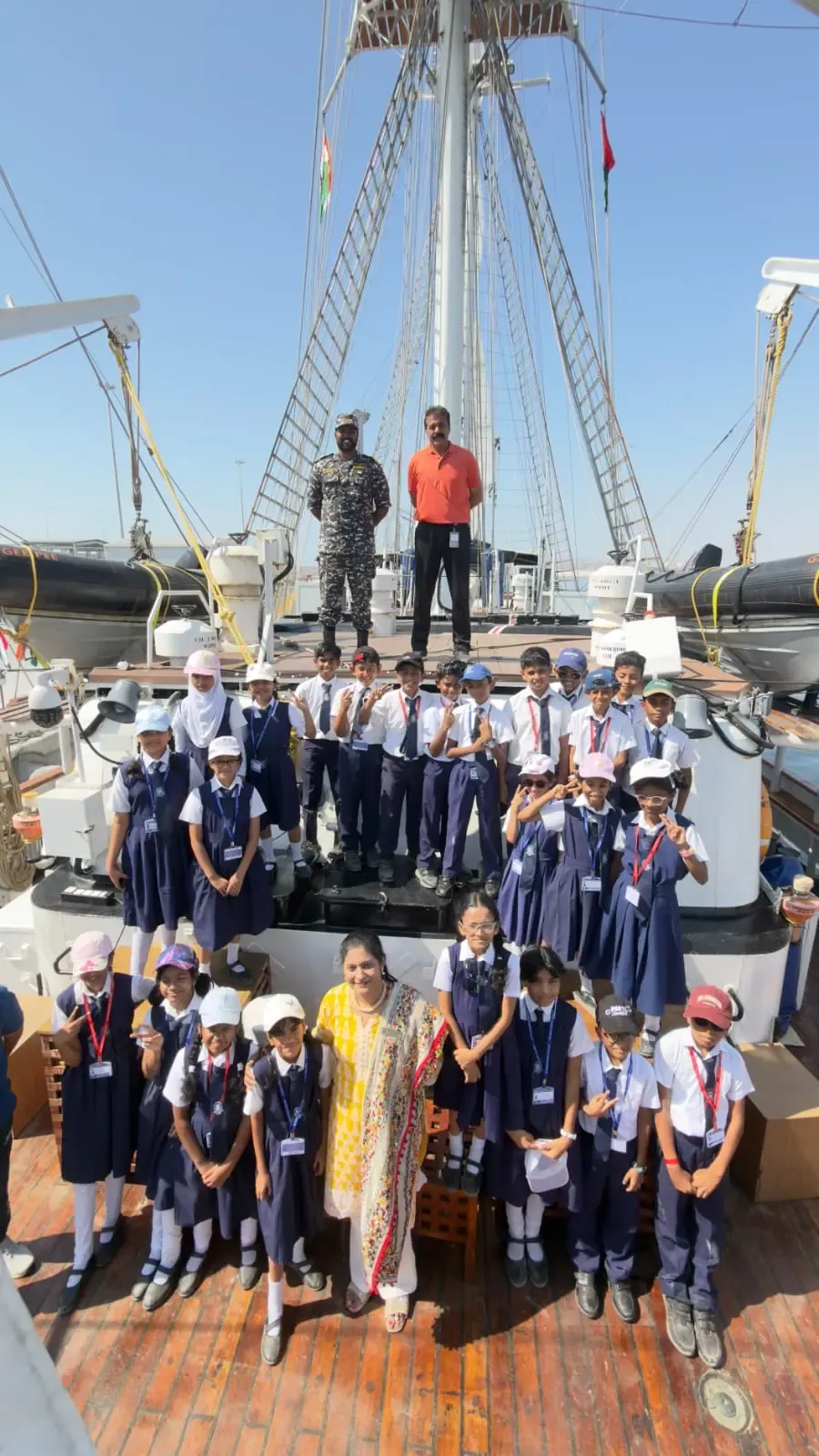 आईएनएस सुदर्शिनी ने ओमान के सलालाह से 'लोकायन-2026' यात्रा फिर शुरू की, भारत-ओमान नौसेनाओं में बढ़ी दोस्ती