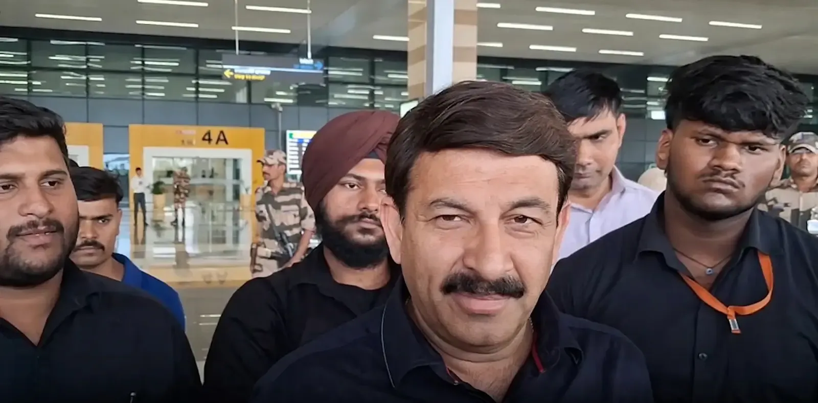 मनोज तिवारी का राहुल गांधी पर तीखा हमला: 'संविधान खतरे में' कहने वाले आज खुद उसे कर रहे खतरे में