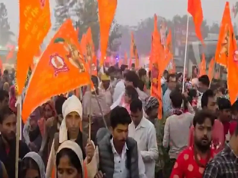 क्या पंडित धीरेंद्र कृष्ण शास्त्री की सनातन हिंदू पदयात्रा में हजारों लोग शामिल हुए?
