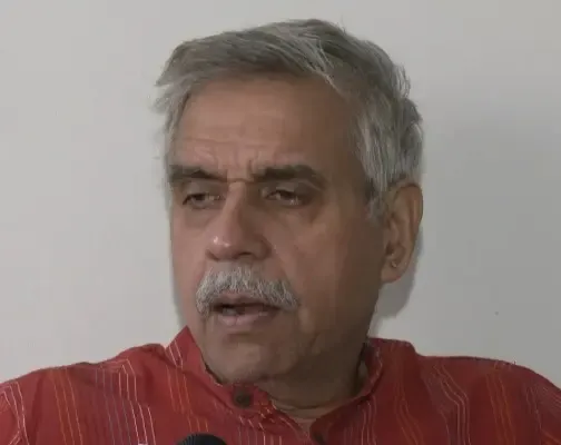 क्या 'जिसके बाल सफेद हो जाएं' वह नागरिक नहीं हो सकता? जानें संदीप दीक्षित का मत!