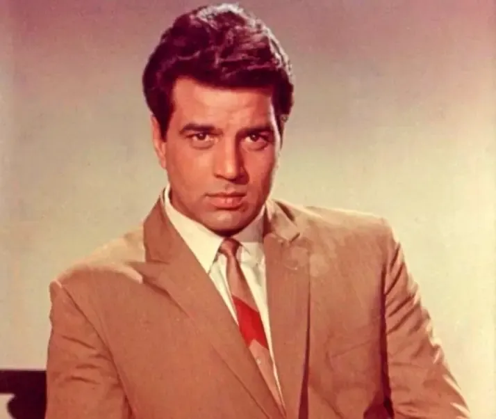 How Does Sanjay Dutt Honor Dharmendra’s Legacy?