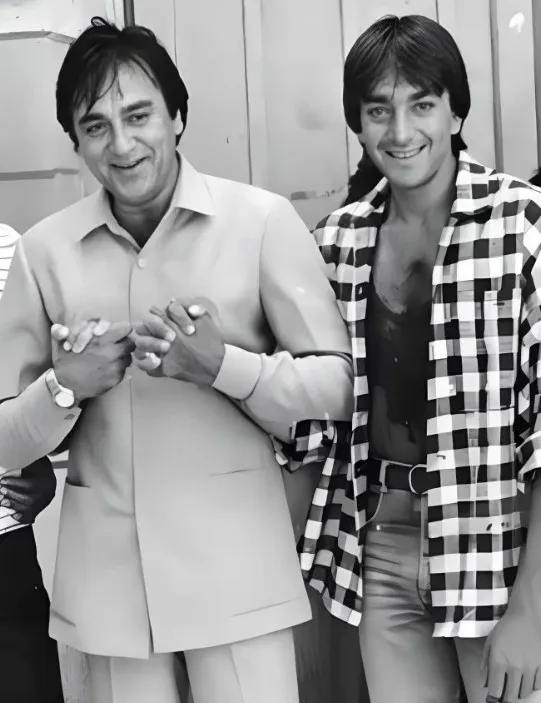 Sanjay Dutt pays tribute to Sunil Dutt on 21st death anniversary